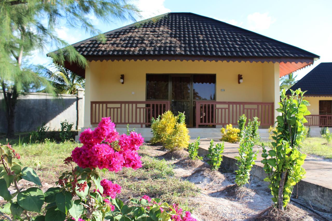 Hôtel Khulala Ocean Blue Bungalows à Paje Extérieur photo